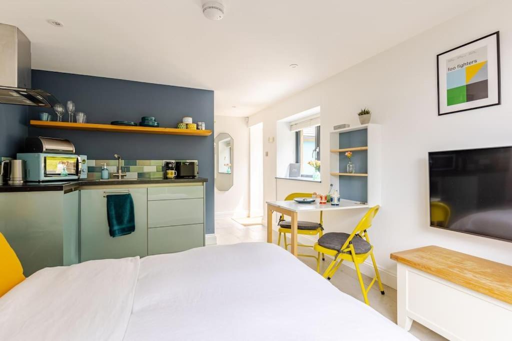 치펜햄 Cosy Cotswolds Retreat Near Bath & Castle Combe 아파트 외부 사진